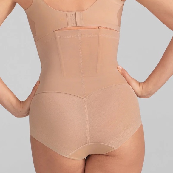 NEW Honeylove SuperPower Brief Shapewear, Nude "Sand" size M Medium - Picture 2 of 8